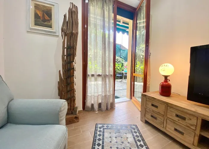 Casaviva - Trilo With Patio In Santa Margherita L. Apartman